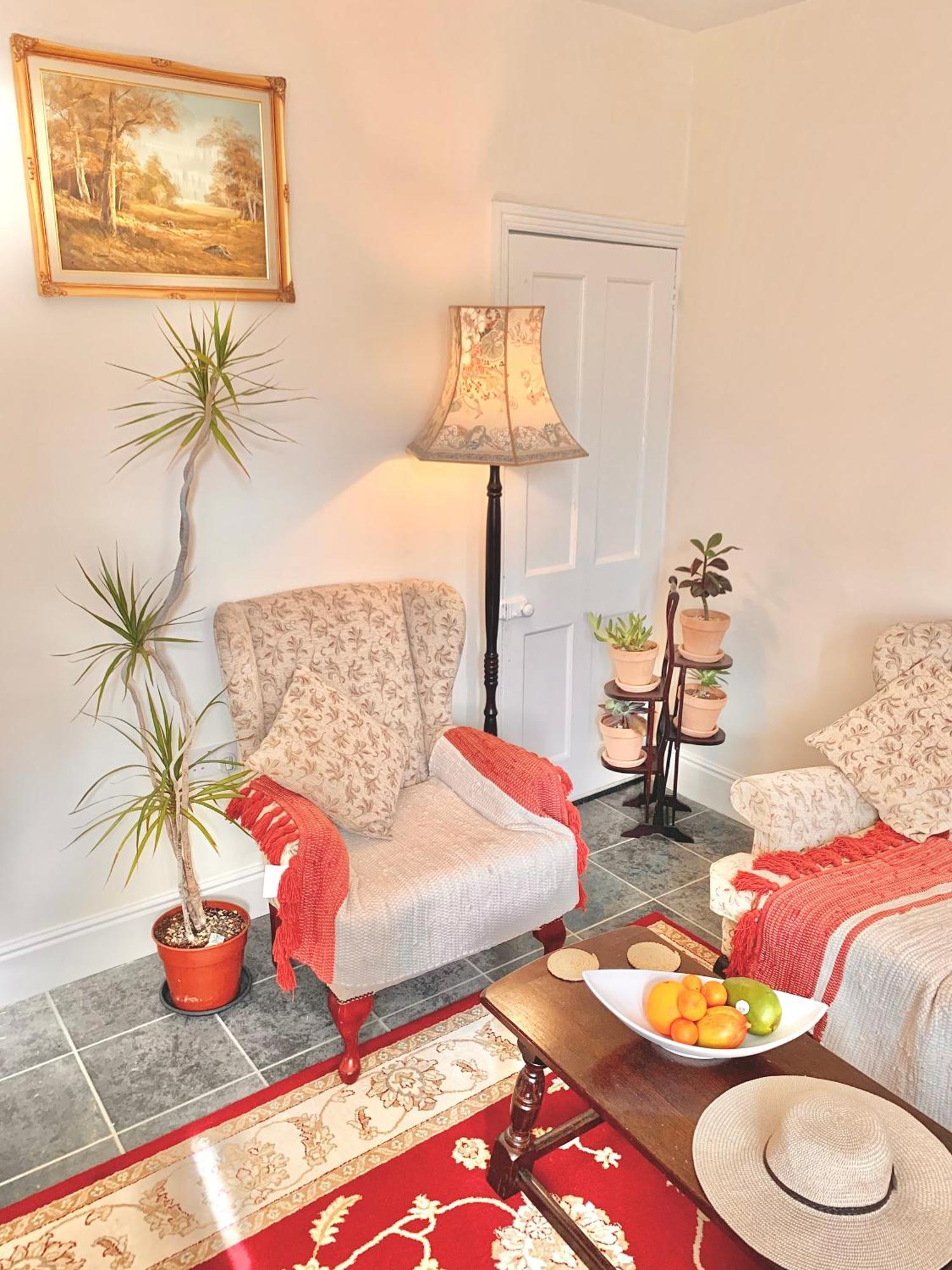 Traditional English House Derby Ngoại thất bức ảnh