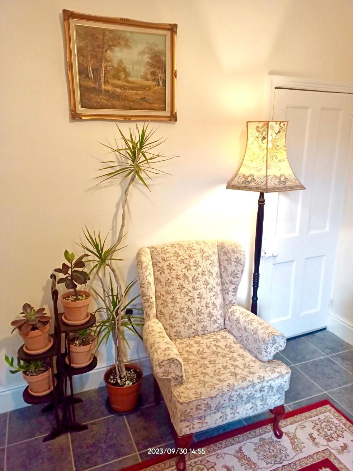 Traditional English House Derby Ngoại thất bức ảnh